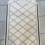 Tapis de prière beige doré sous forme de mosquée (Mihrab)