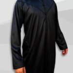 Qamis Emirati Noir satiné avec fermeture Zip-