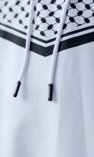 Ensemble Qamis Court Blanc Impression Keffieh Noir avec Capuche Qaba'il : QUDS – Image 3