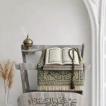 Support pour tapis de prière, Coran et encensoir – Beige