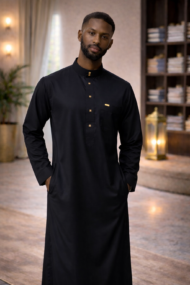 Qamis Homme Noir Élégant – Coupe Moderne & Finition Premium – Image 4